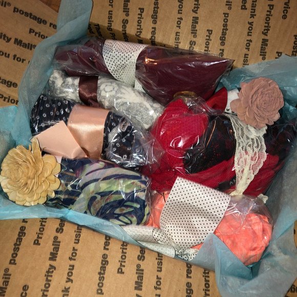 Reseller Mystery Boxes 5 lbs XS - XL - Picture 3 of 10